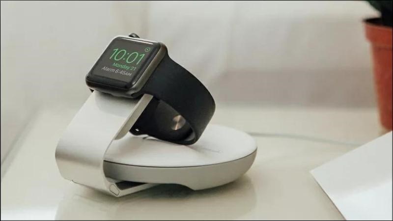 Sử dụng sạc điện c&oacute; mức ti&ecirc;u chuẩn từ 3,7V - 4,2V hoặc 5V - 1A