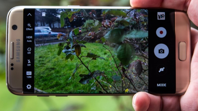 Chụp ảnh v&agrave; quay video để x&aacute;c định được t&igrave;nh trạng của Camera