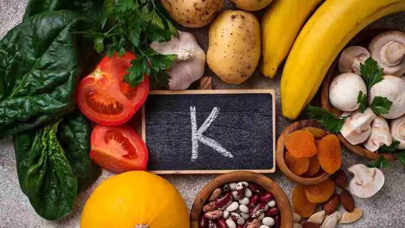 Bổ sung vitamin K có thể giúp bạn hạn chế chảy máu chân răng
