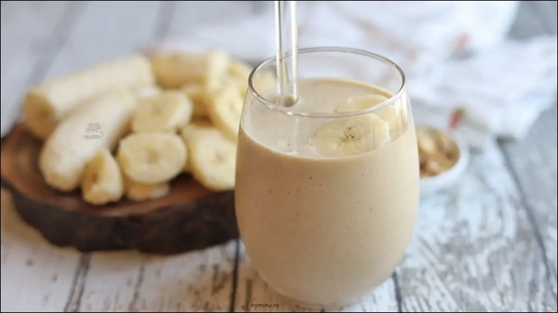 Một ly sinh tố chuối làm giảm được sự khó chịu khi say, nhờ chuyển hóa cồn nhanh chóng