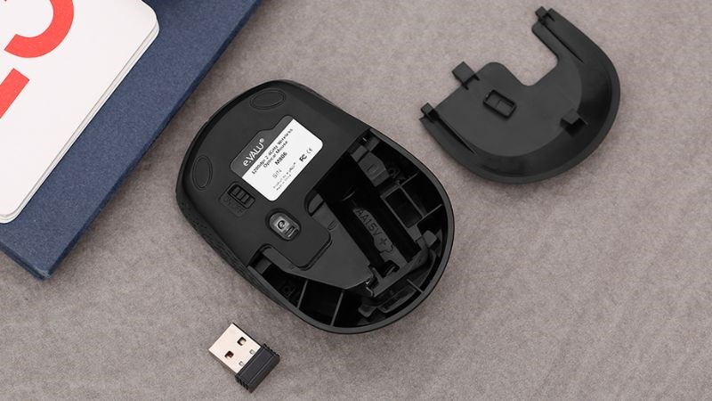 Chuột eValu sử dụng pin AA dễ tìm và thay thế Chuột eValu sử dụng pin AA dễ tìm và thay thế