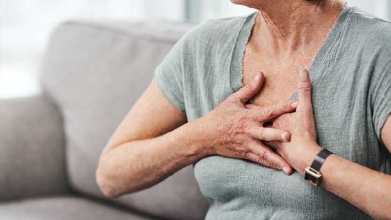 Đau thắt ngực là tình trạng xuất hiện cơn đau nhói sau xương ức