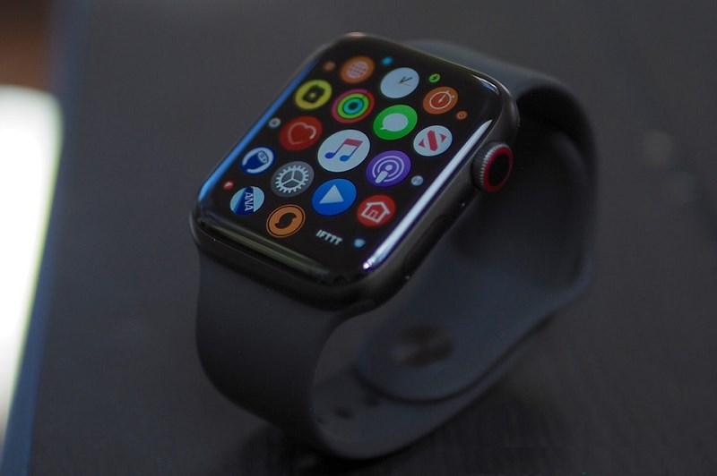 Apple Watch SE GPS c&oacute; thiết kế trẻ trung đầy năng động