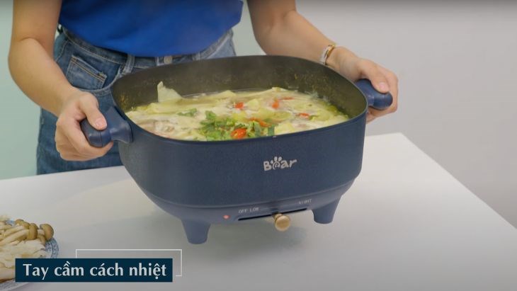 Tay cầm cách nhiệt dễ dàng di chuyển nồi lẩu