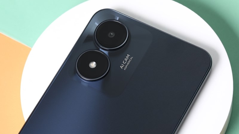 Mặt lưng điện thoại lấp l&aacute;nh v&ocirc; c&ugrave;ng bắt mắt