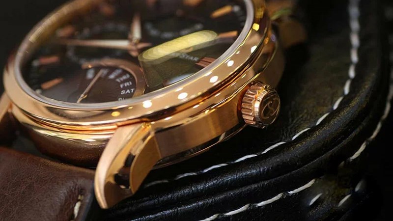 Phần niềng được mạ ion vàng 18k theo phong cách demi 