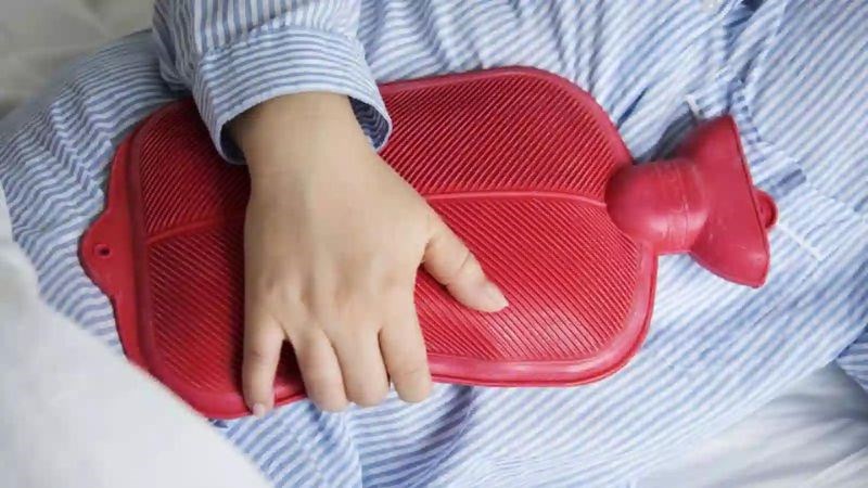 Chườm ấm bụng có thể giúp giảm đau bụng kinh hiệu quả Chườm ấm bụng có thể giúp giảm đau bụng kinh hiệu quả