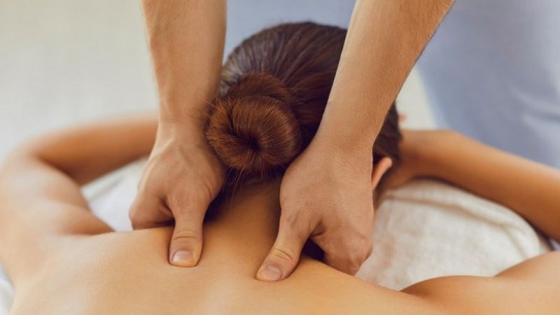 Xoa bóp là biện pháp điều trị đau lưng trên hiệu quả