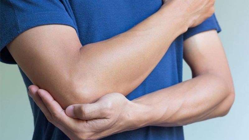 Đập khuỷu tay vào vật cứng có thể gây ra dị cảm tạm thời