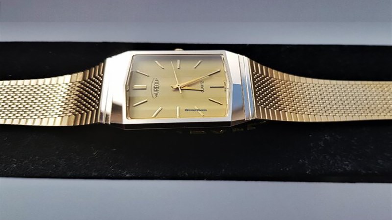 Gi&aacute; của đồng hồ Aureole rất ph&ugrave; hợp