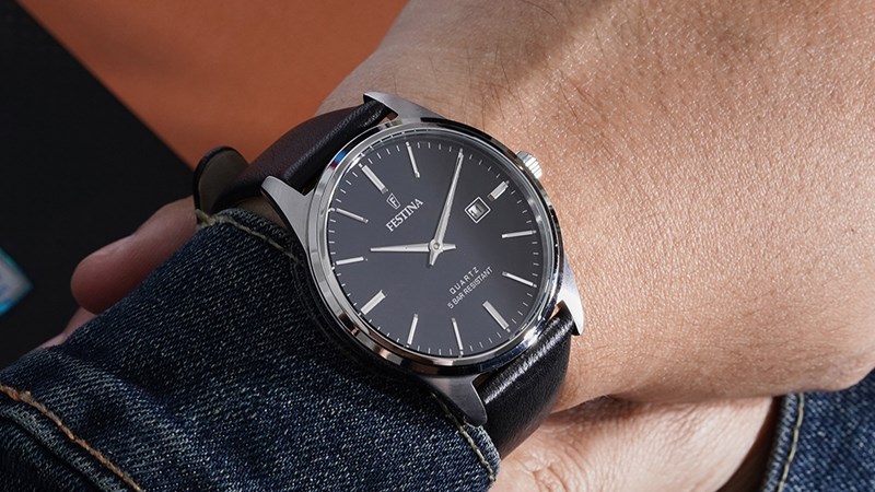 Vẻ ngo&agrave;i của đồng hồ sang trọng