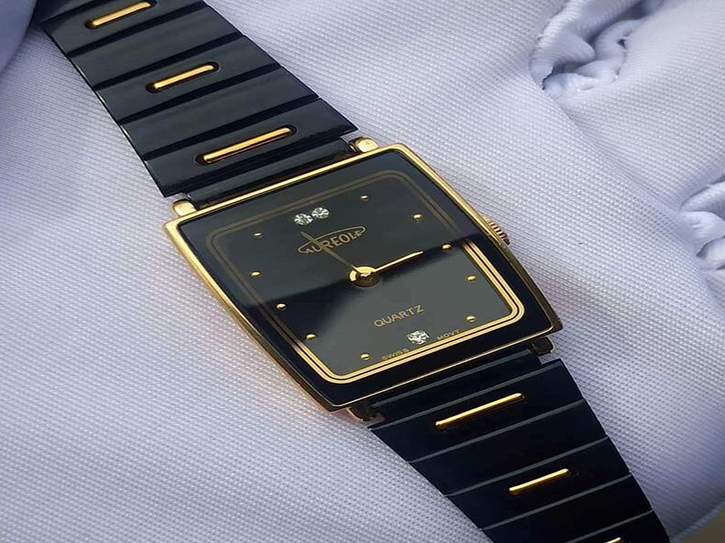 Đồng hồ Aureole mặt vu&ocirc;ng độc đ&aacute;o