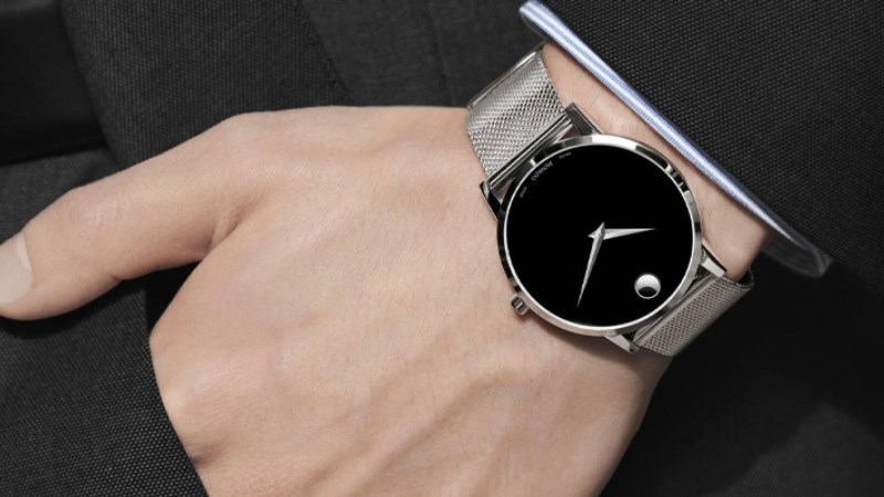 Sự tối giản nhưng tinh tế của đồng hồ Movado sẽ khiến bạn trở n&ecirc;n thu h&uacute;t hơn trong mắt người xung quanh