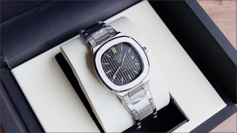 Đồng hồ Gevril chính hãng được đặt trong một chiếc hộp đựng cao cấp Đồng hồ Gevril chính hãng được đặt trong một chiếc hộp đựng cao cấp