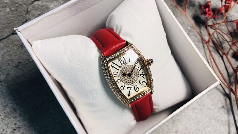 Chất liệu d&acirc;y da mềm mại, đứng form v&agrave; rất &ocirc;m tay