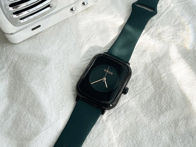 Đồng hồ Guou vẫn sử dụng bộ m&aacute;y Quartz Mityota Nhật