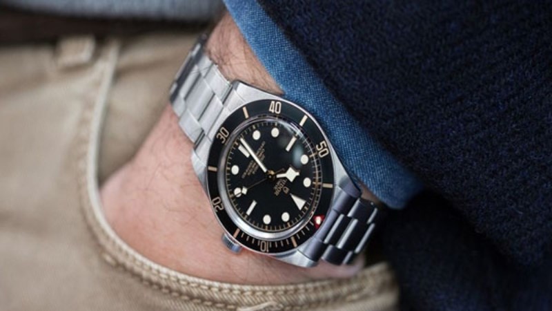 Mẫu đồng hồ c&oacute; thiết kế sang trọng đ&aacute;ng để sở hữu