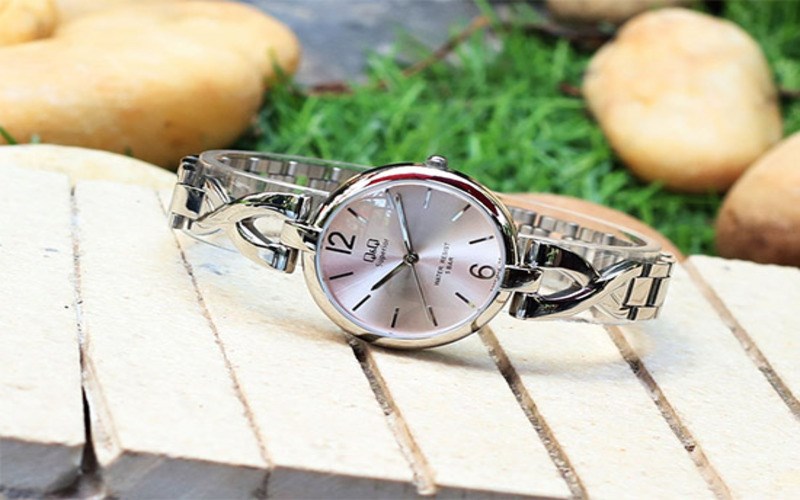 Đồng hồ Q&Q với xuất xứ từ Nhật Bản, thuộc thương hiệu con của đồng hồ Citizen