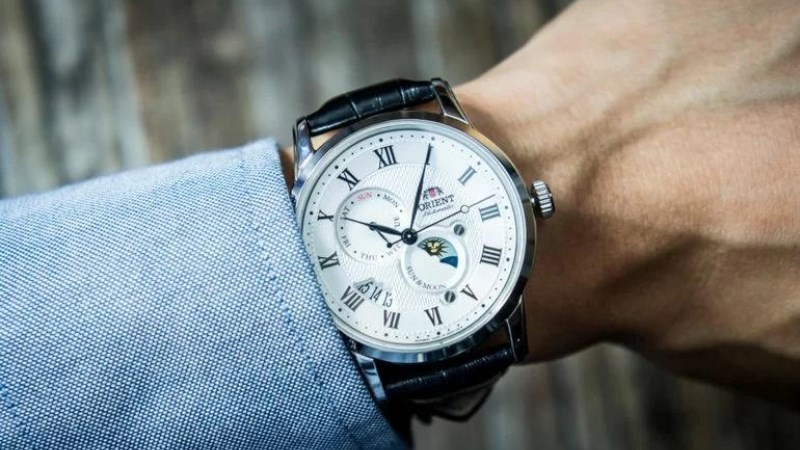 Đồng hồ Orient Sun and Moon gây ấn tượng với thiết kế mang hơi hướng cổ điển Đồng hồ Orient Sun and Moon gây ấn tượng với thiết kế mang hơi hướng cổ điển