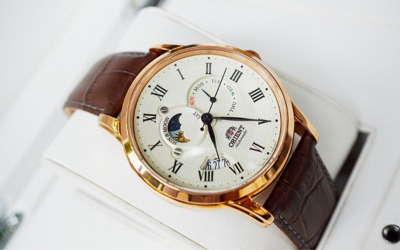 Kích thước và độ dày được nâng cao của đồng hồ Orient Sun and Moon Kích thước và độ dày được nâng cao của đồng hồ Orient Sun and Moon