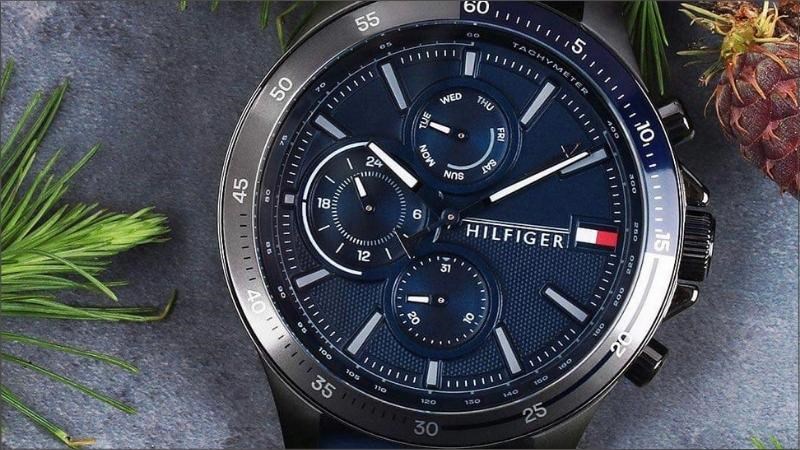 Tommy Hilfiger l&agrave; thương hiệu đồng hồ nổi tiếng được th&agrave;nh lập v&agrave;o năm 1985 tại Mỹ