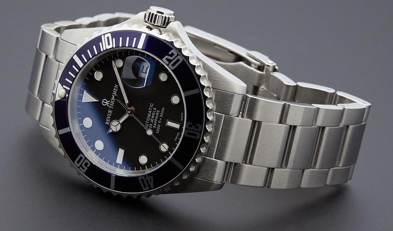 Mặt đồng hồ sử dụng những m&agrave;u nền trang nh&atilde;