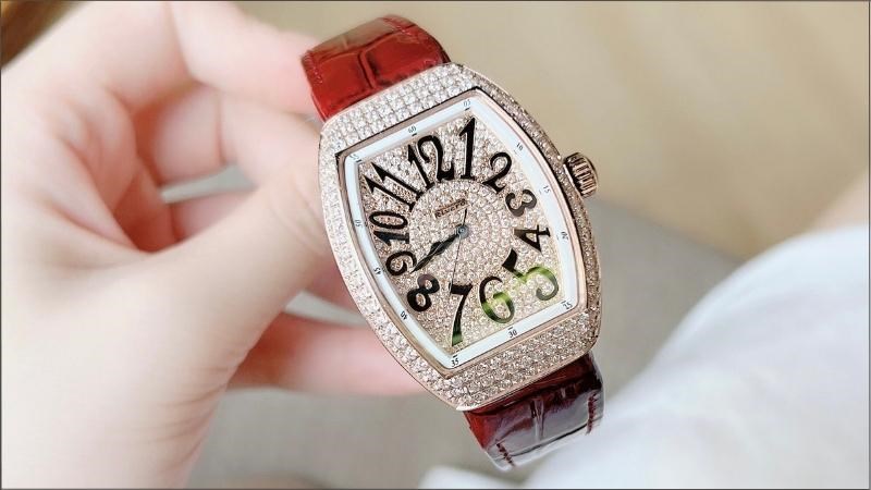 Độ bền của đồng hồ Rivero được đánh giá cao, khả năng chống xước và chống nước tốt Độ bền của đồng hồ Rivero được đánh giá cao, khả năng chống xước và chống nước tốt