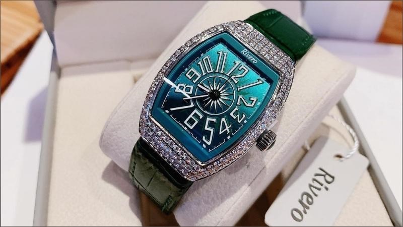 Là dòng sản phẩm được thiết kế dựa trên nét truyền thống, cổ điển vốn có Là dòng sản phẩm được thiết kế dựa trên nét truyền thống, cổ điển vốn có