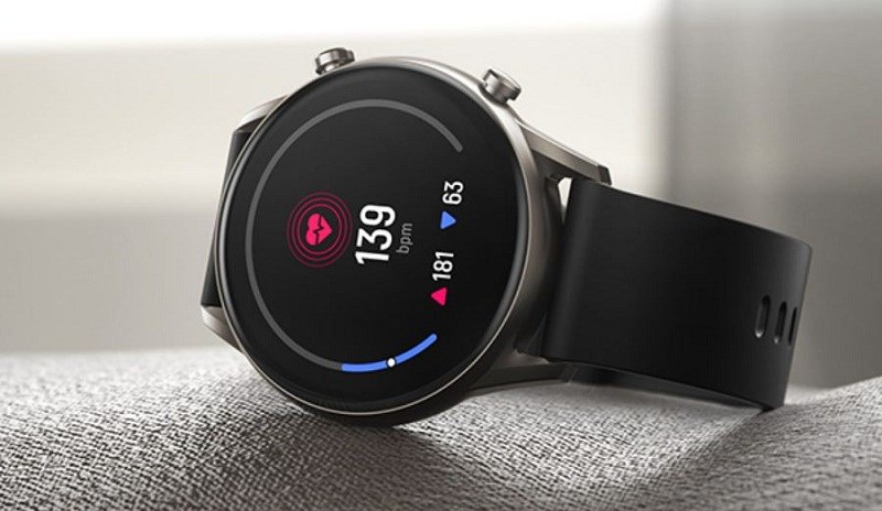 Chiếc đồng hồ th&ocirc;ng minh c&oacute; chức năng theo d&otilde;i nhịp tim