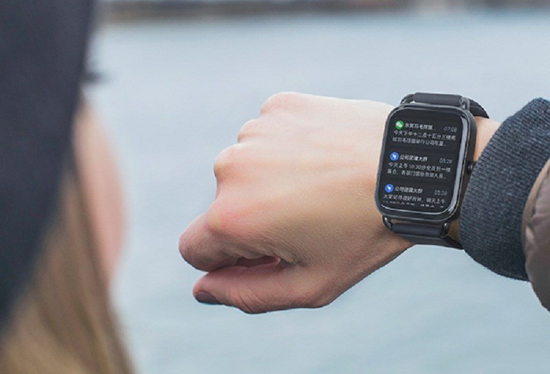 Đồng hồ được trang bị đa dạng về t&iacute;nh năng