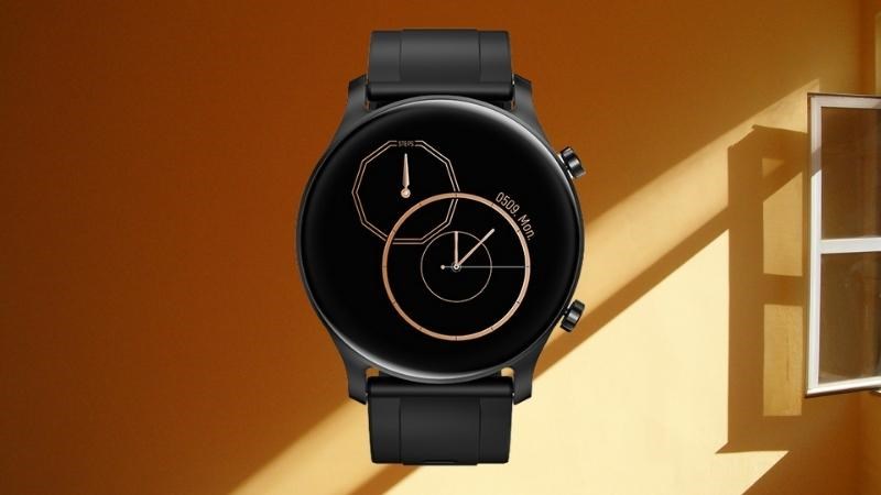 Chiếc đồng hồ th&ocirc;ng minh trong sắc đen sang trọng, huyền b&iacute;