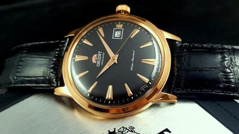 Orient Automatic 21 Jewels c&oacute; bộ m&aacute;y đ&iacute;nh đ&aacute; bắt mắt