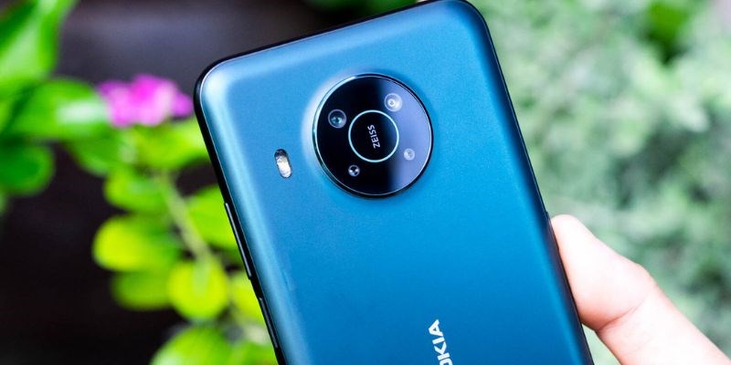 Nokia X10 c&oacute; thiết kế hiện đại mang đậm phong c&aacute;ch của Nokia
