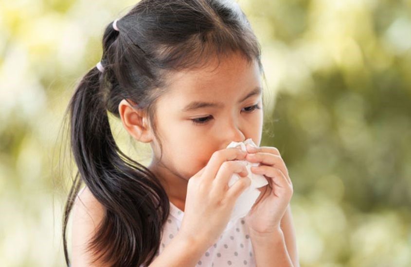 Thời tiết thay đổi thường gây ra nhiều bệnh cho trẻ em và người lớn