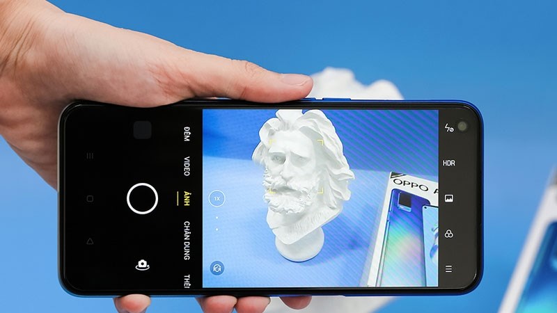 Thiết kế tinh xảo với mặt lưng b&oacute;ng bẩy