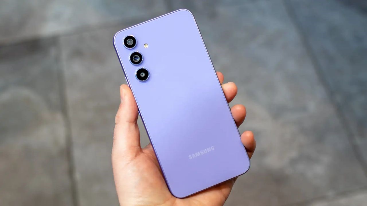 Mẫu smartphone tầm trung Galaxy A55 sẽ sớm được ra mắt? (Ảnh: Tech Advisor)