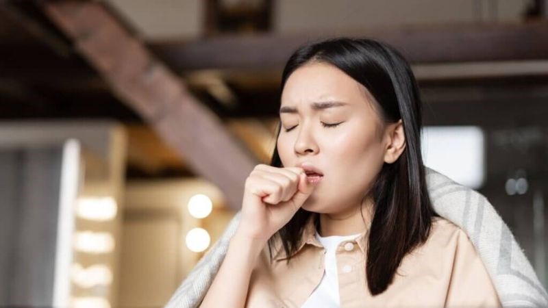 Ho khan là tình trạng xuất hiện phản xạ ho mà không kèm theo đờm, dịch tiết Ho khan là tình trạng xuất hiện phản xạ ho mà không kèm theo đờm, dịch tiết