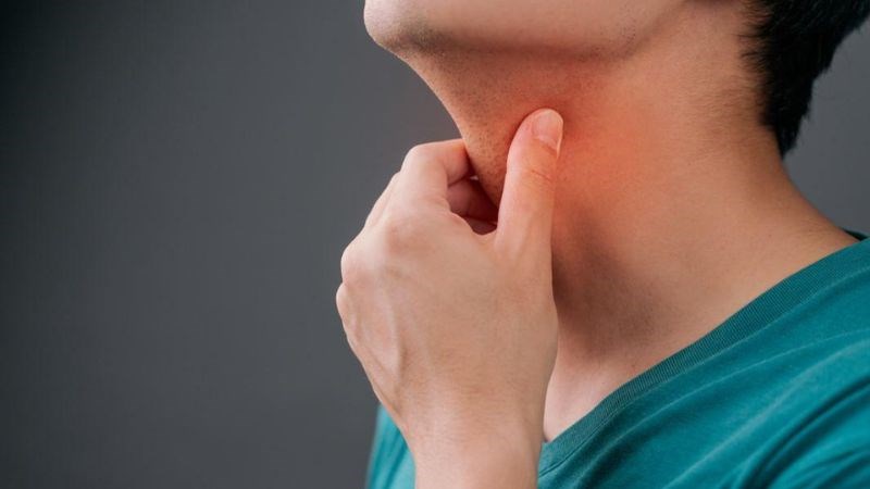 Ho khan kèm theo khàn tiếng là dấu hiệu cần đến gặp bác sĩ Ho khan kèm theo khàn tiếng là dấu hiệu cần đến gặp bác sĩ