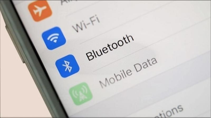 Bật Bluetooth điện thoại và tiến hành kết nối loa