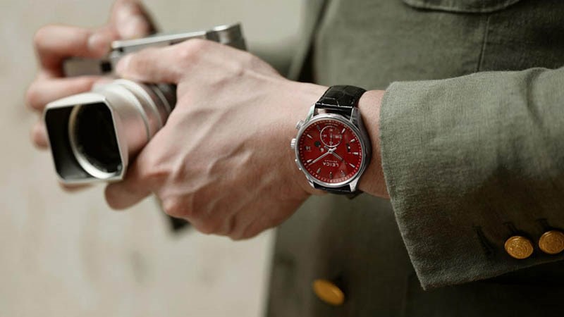 Mẫu đ&agrave;n &ocirc;ng lịch sự n&ecirc;n chọn những chiếc đồng hồ h&igrave;nh thức cổ điển