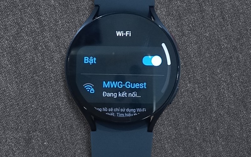 Đồng hồ đang tiến hành kết nối Wifi Đồng hồ đang tiến hành kết nối Wifi