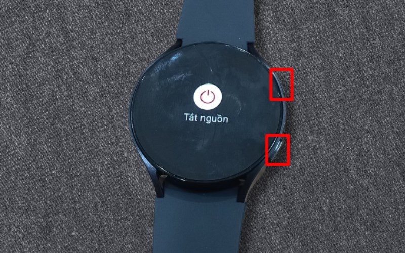 Nhấn giữ 2 nút của Galaxy Watch 6 để tắt nguồn Nhấn giữ 2 nút của Galaxy Watch 6 để tắt nguồn