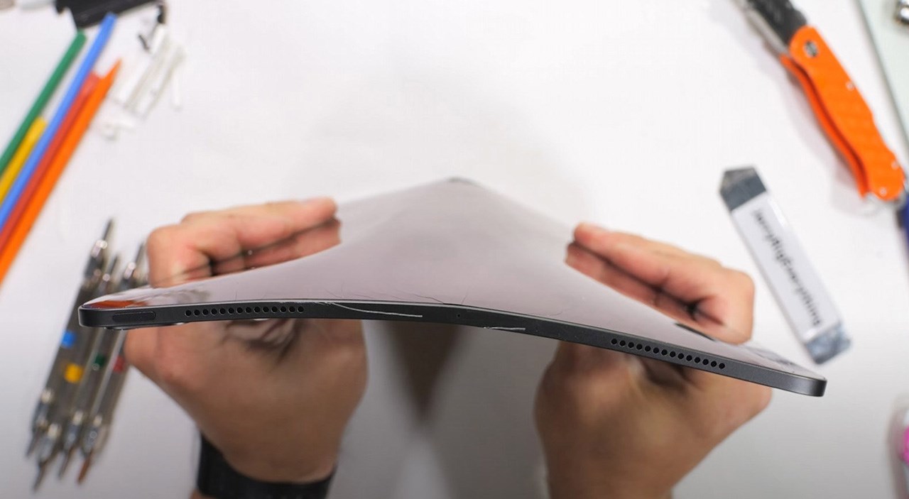 Vấn đề của iPad Pro M4 chỉ xảy ra khi bị bẻ dọc Vấn đề của iPad Pro M4 chỉ xảy ra khi bị bẻ dọc