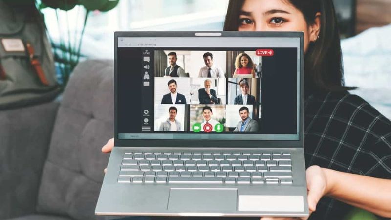 Laptop Lenovo Yoga 9i với kiểu d&aacute;ng thiết kế hiện đại v&agrave; thời trang. 