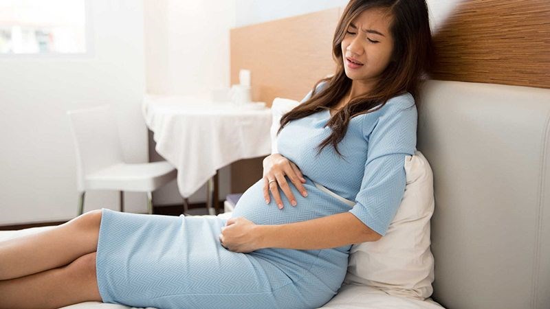 Phụ nữ mang thai khó ngủ có thể do đầy bụng, khó tiêu Phụ nữ mang thai khó ngủ có thể do đầy bụng, khó tiêu