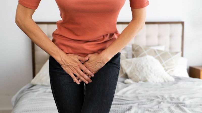Nữ giới mắc lậu thường bị đau khi quan hệ tình dục