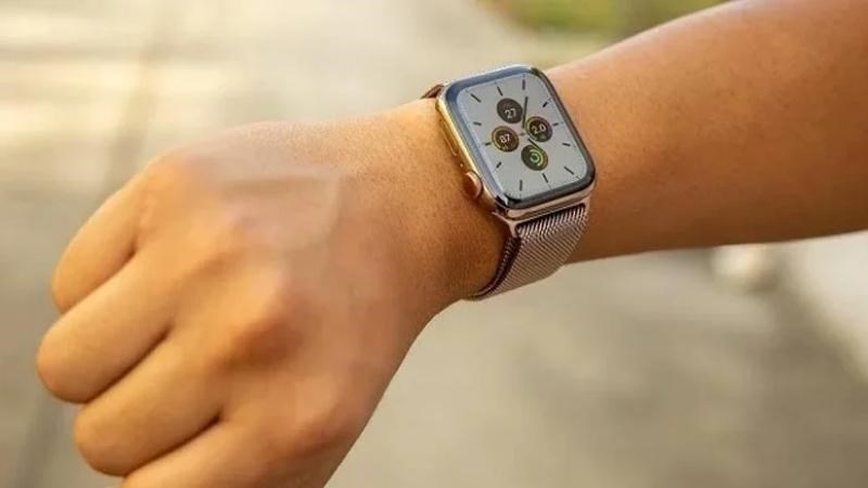 Tr&ecirc;n tay chiếc Apple Watch S8 LTE 