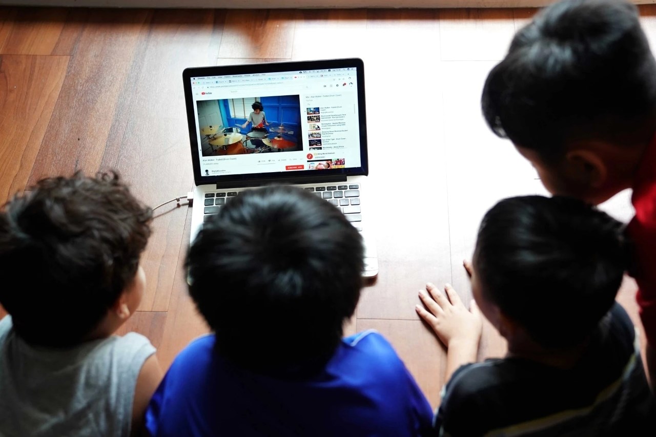 Mạng xã hội tiềm ẩn những rủi cho cho trẻ em nếu không được kiểm soát nội dung