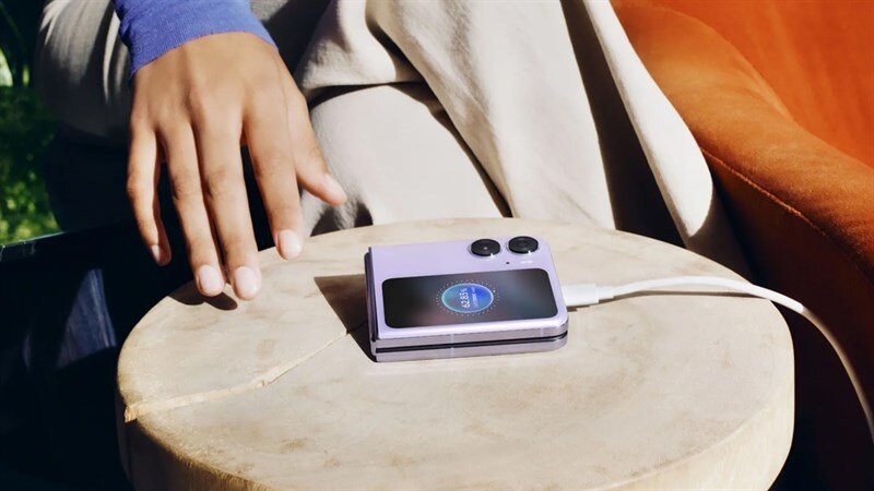 C&oacute; khả năng gập dọc đang thu h&uacute;t truyền th&ocirc;ng