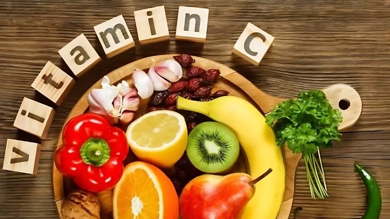 Thức ăn giàu vitamin C giúp tăng sản xuất collagen, cải thiện độ dày của niêm mạc tử cung